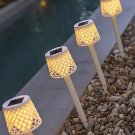 4 Stück New Garden GRETITA LED Erdspieß Leuchten Solar Akku Recycled Ocean Plastic in weiss Super-Preis