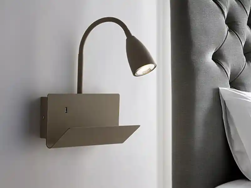 LUCE Design Schwanenhals Leselampe GULP Braun mit Ablage & USB-Ladefunktion, B. 23cm Sale