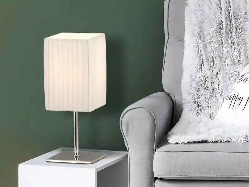 Wochenendangebot meineWunschleuchte LED Tischleuchte Silber Chrom mit Plissee Stoffschirm Weiß, Höhe 26cm